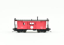 Load image into Gallery viewer, HO Brass DVP - Division Point - M&amp;STL - Minneapolis &amp; St Louis - Wood Bay Window Caboose
