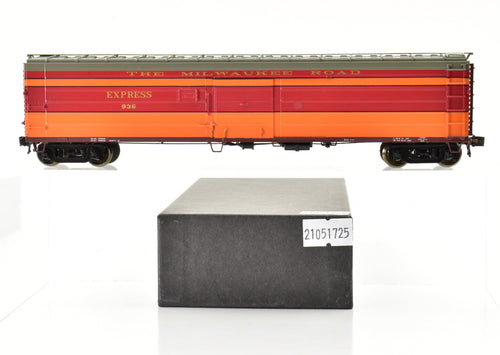 HO Brass Railway Classics MILW - Milwaukee Road 50' Passenger Express Boxcar Factory Painted #936